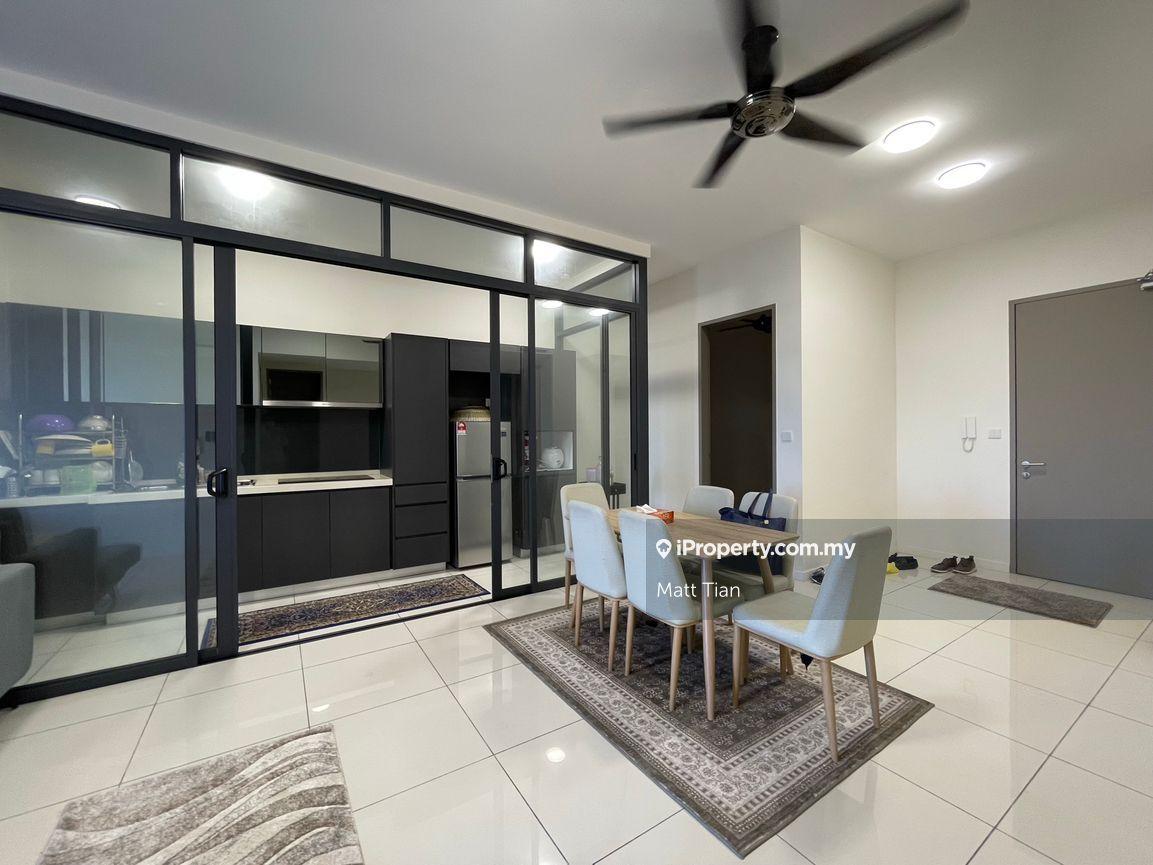 High floor unit with good view plus view of greenery. spacious layout
