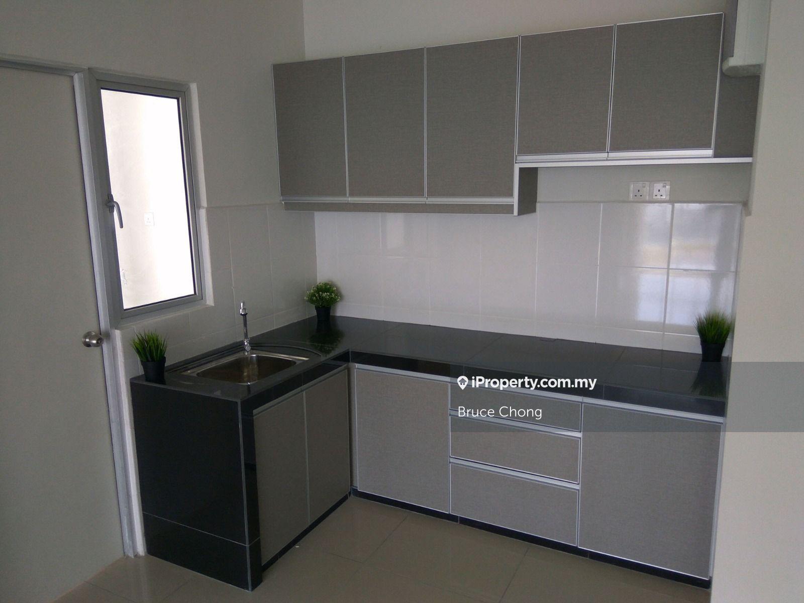 Maxim City Light 3 Room 2 Bathroom 2 Carpark Partially Furnished