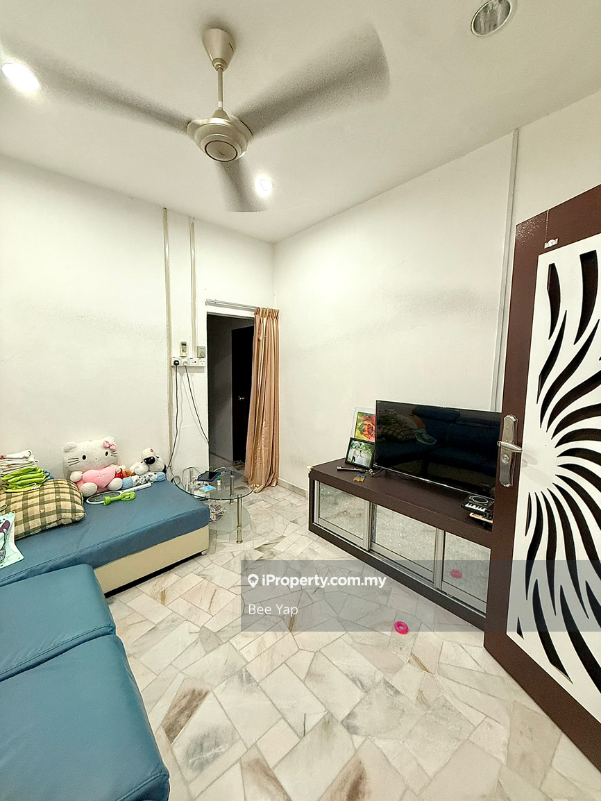 Taman Kluang Baru, Single Storey Terrace 20x70, Fully Renovated