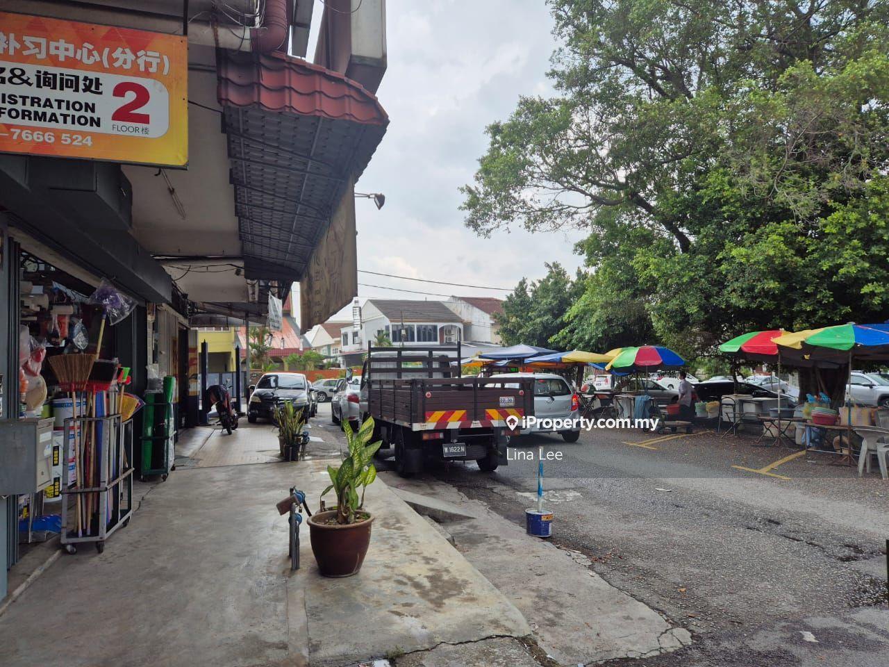 Ground floor Partially fitting renovation facing Pasar Pagi& malam