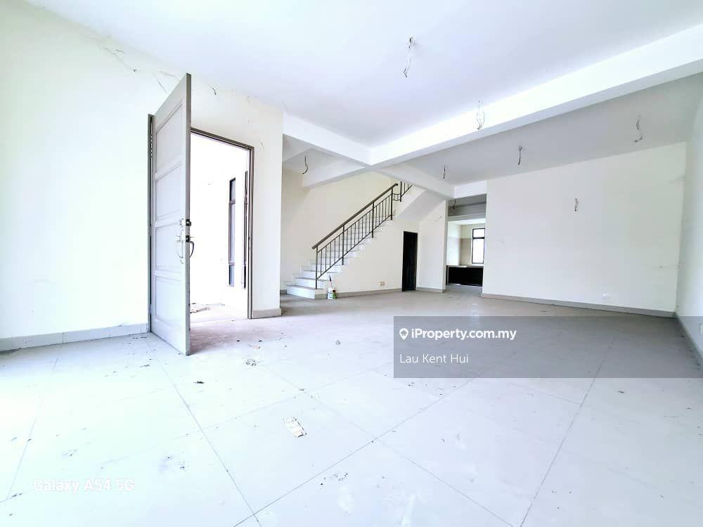 Brand New Unit, Near to Puchong Jaya, Peaceful Area, Gated & Guarded