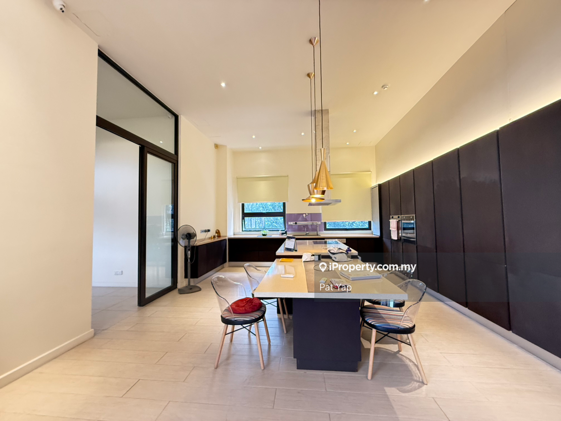 Modern contemporary bungalow with great unblock view