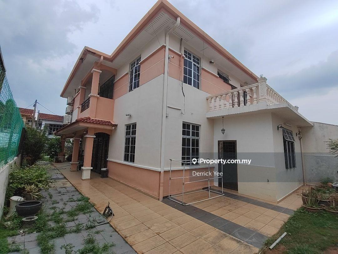 Double storey semi D at cheng setia