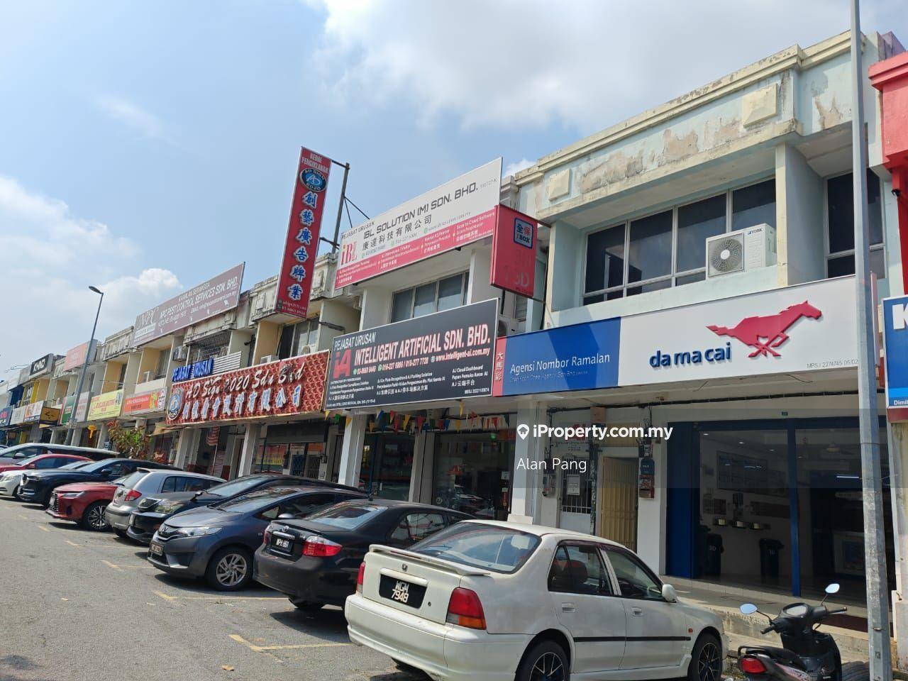 1.5 Shoplot Jalan Puteri 5 Bandar Puteri Puchong