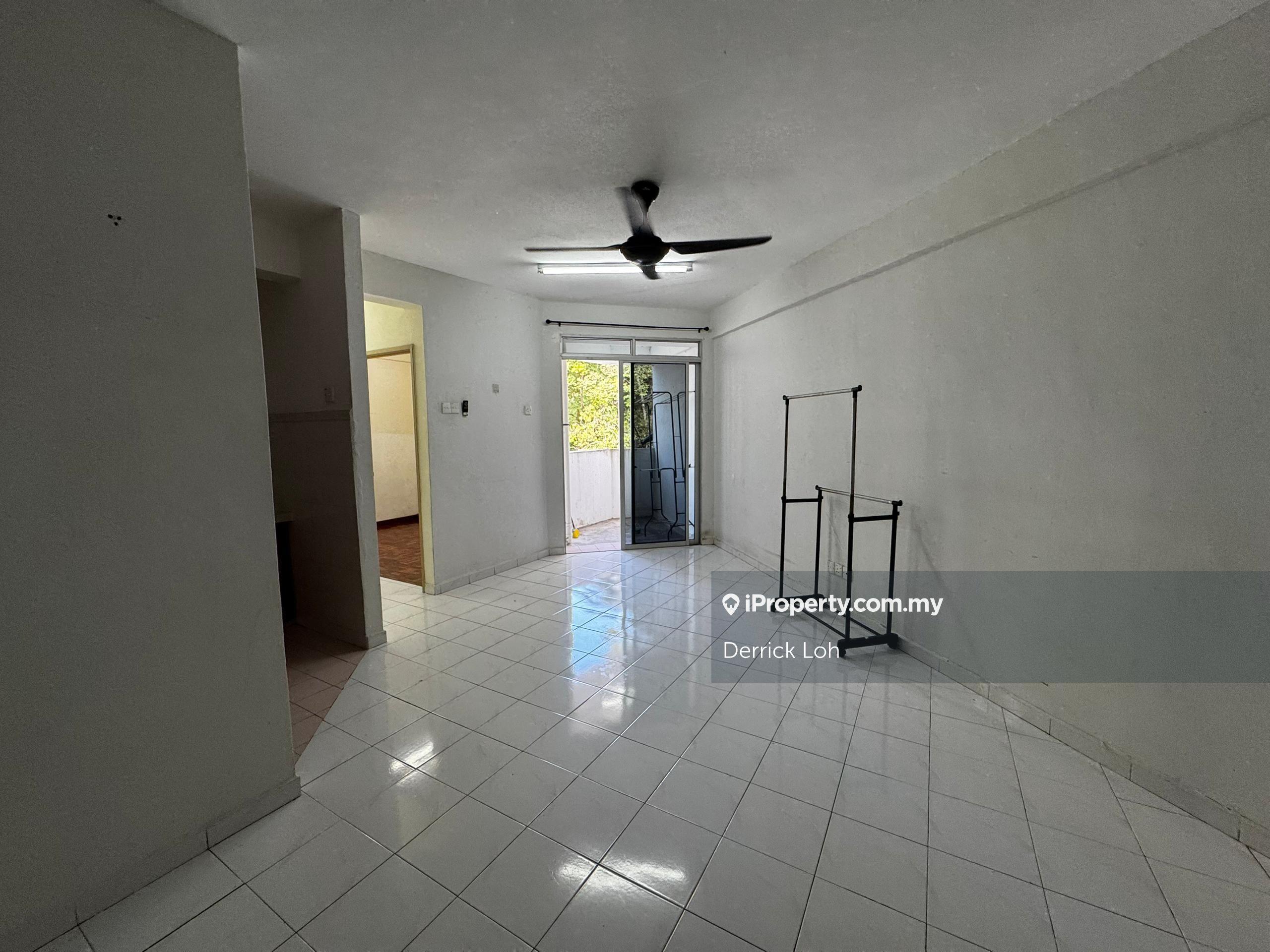 Jade View 700sf Pool View Basic Furnished Renovated Kitchen Gelugor