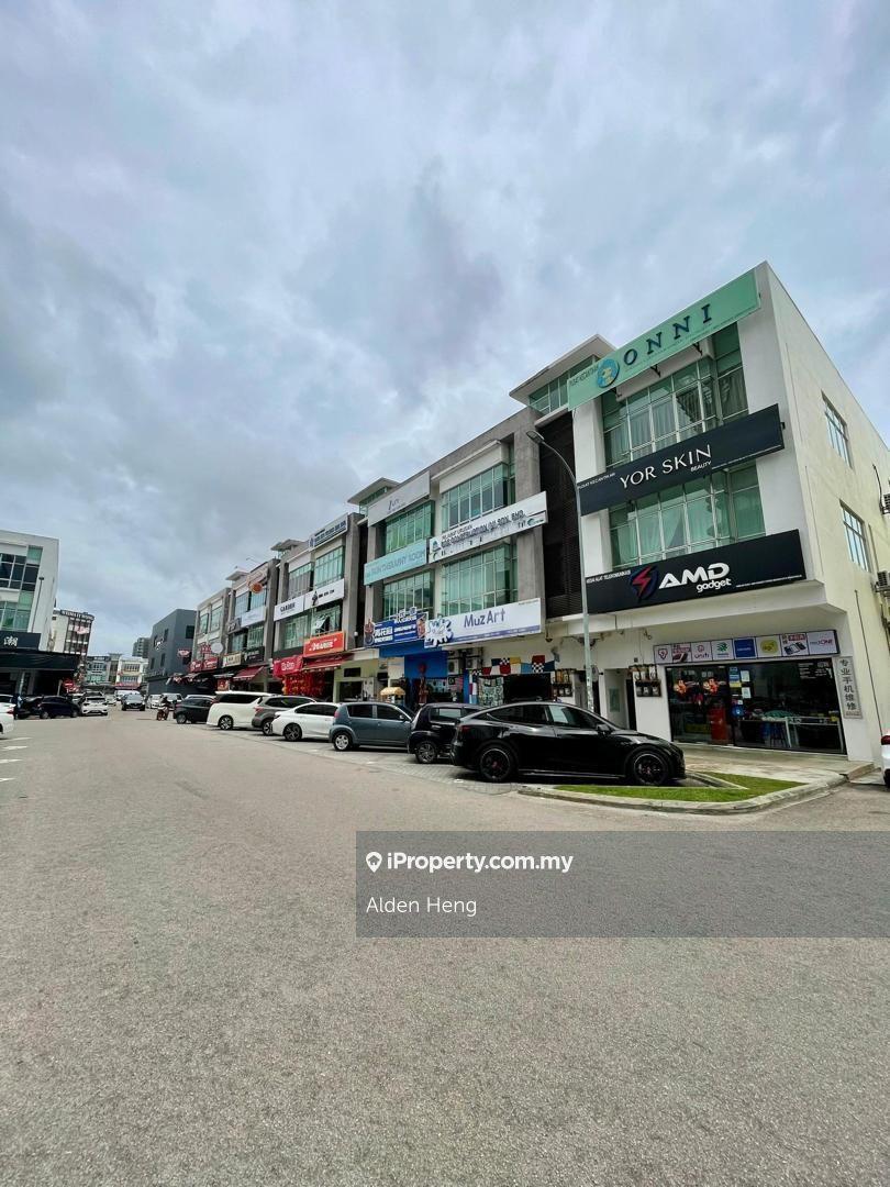 Jalan Austin Height 8/5 - 3 Storey Shop - Tenanted - High roi