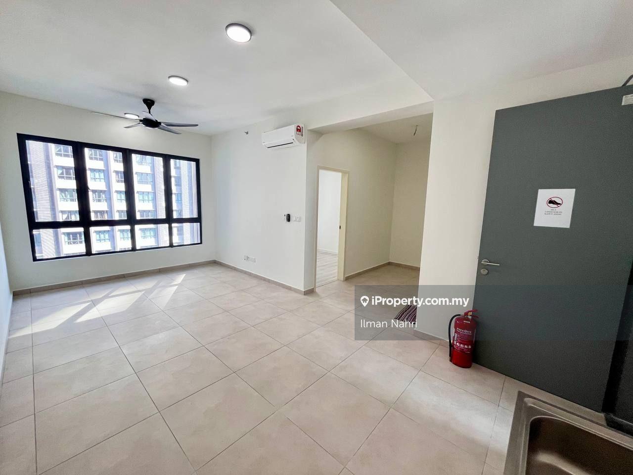 Jalan Kaki Mrt Station. Berdekatan Kemudahan. Partial Furnished.