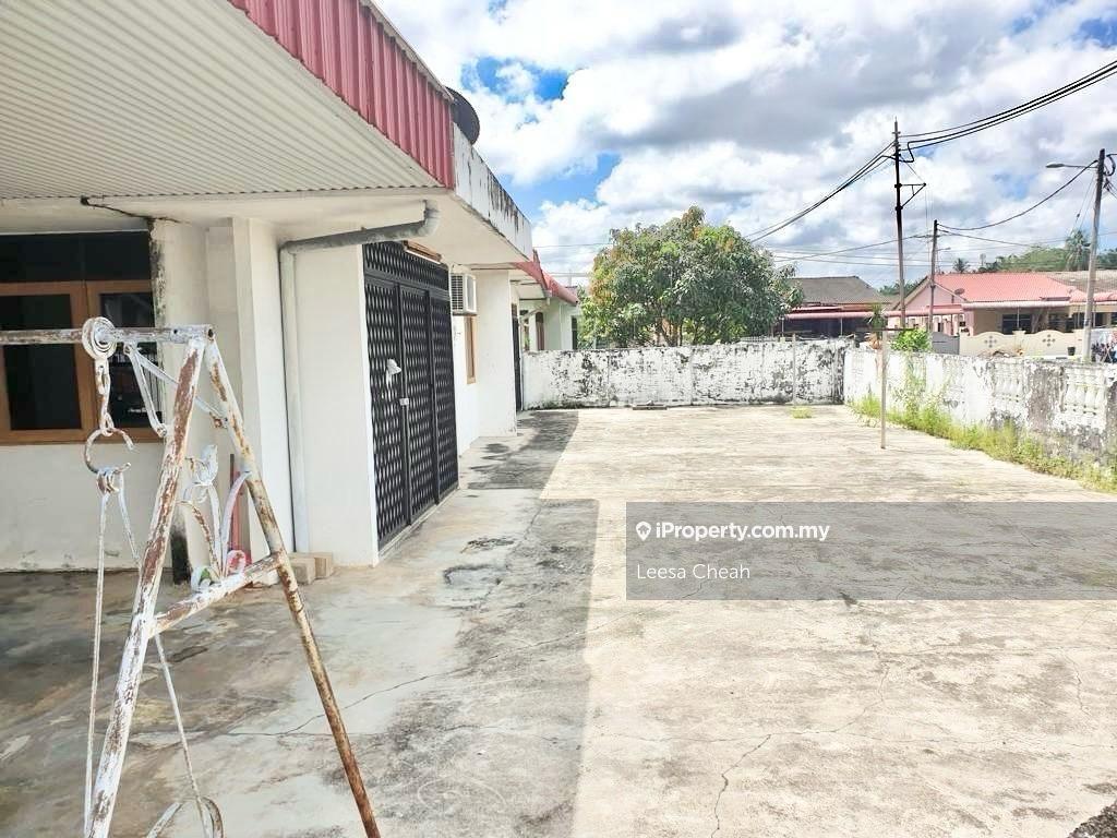 Worth Buy Corner with Extra Land Single Storey Terrace