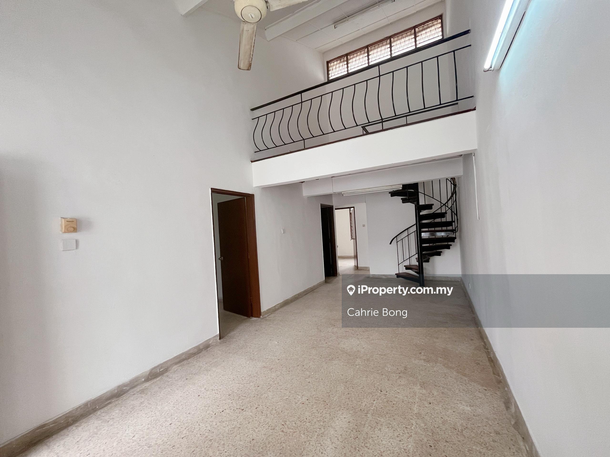 Taman Molek 1.5 Storey House Original For Sale