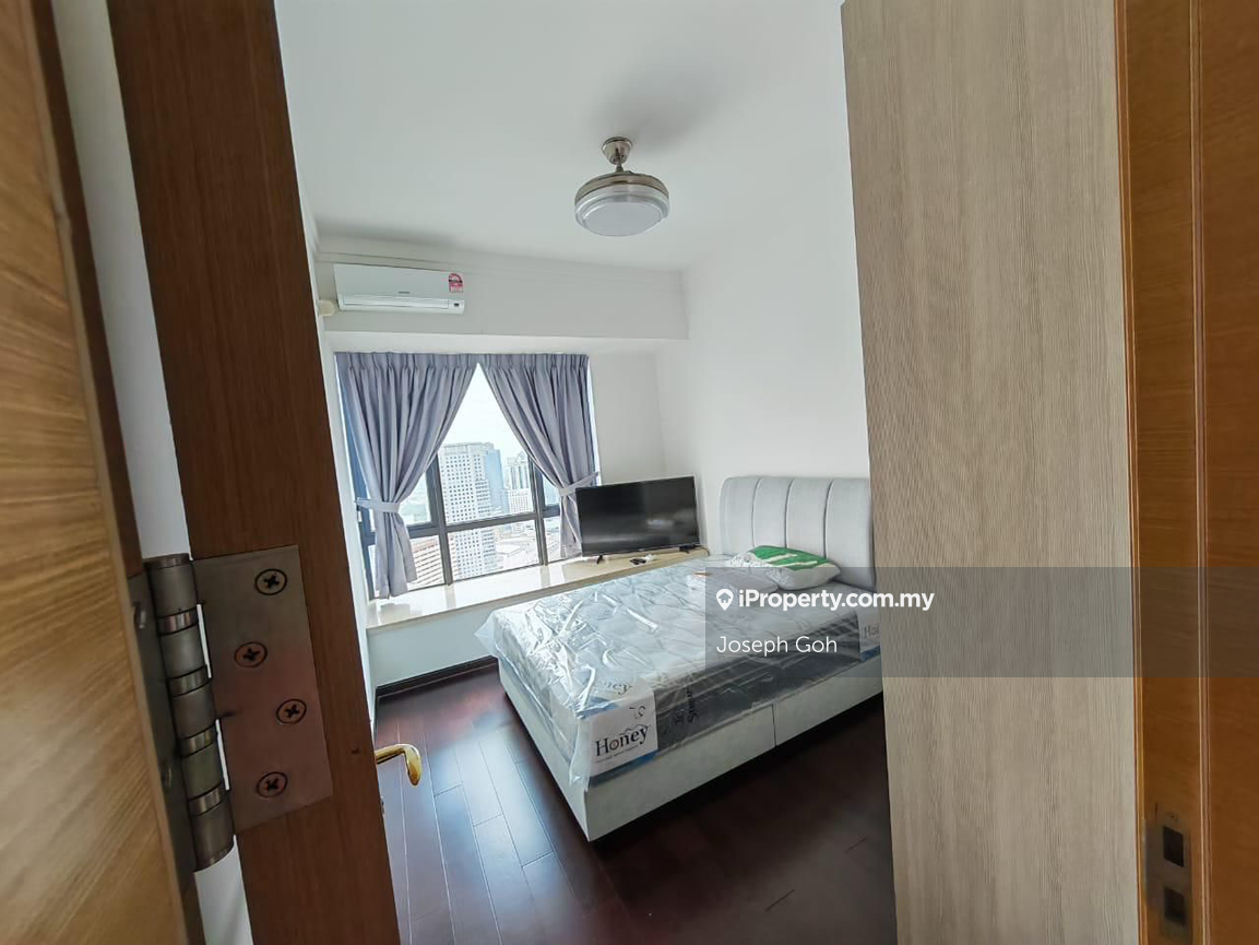 R&F Princess Cove Block A1 Room for rent , Facing Sg 
