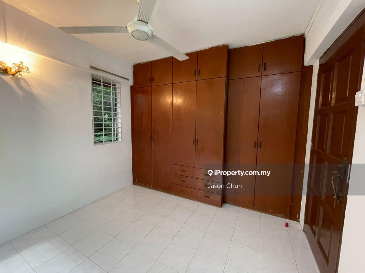 Freehold well maintained 