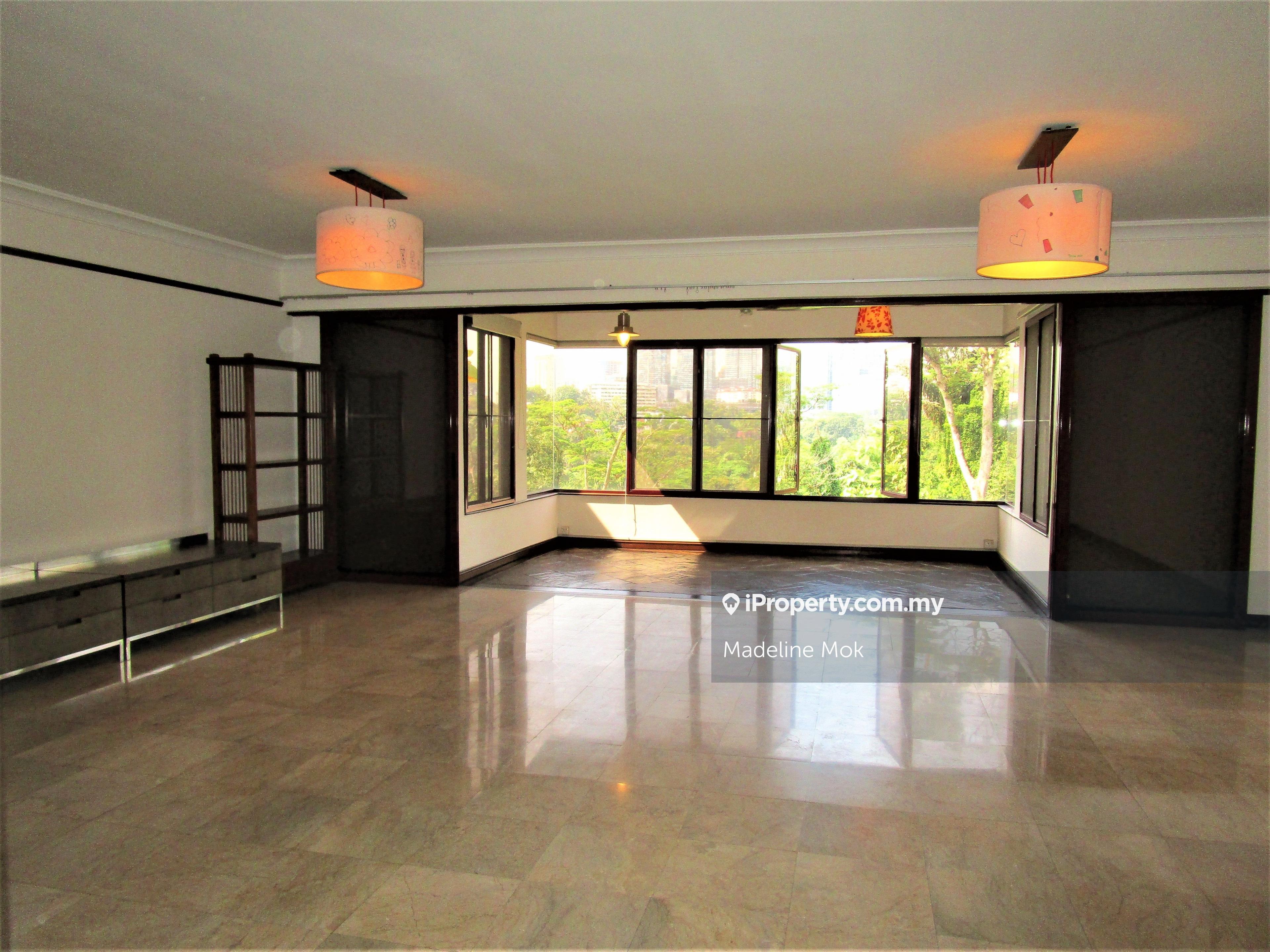 Forest View. Spacious Lanai. Tastefully renovated. Good condition.