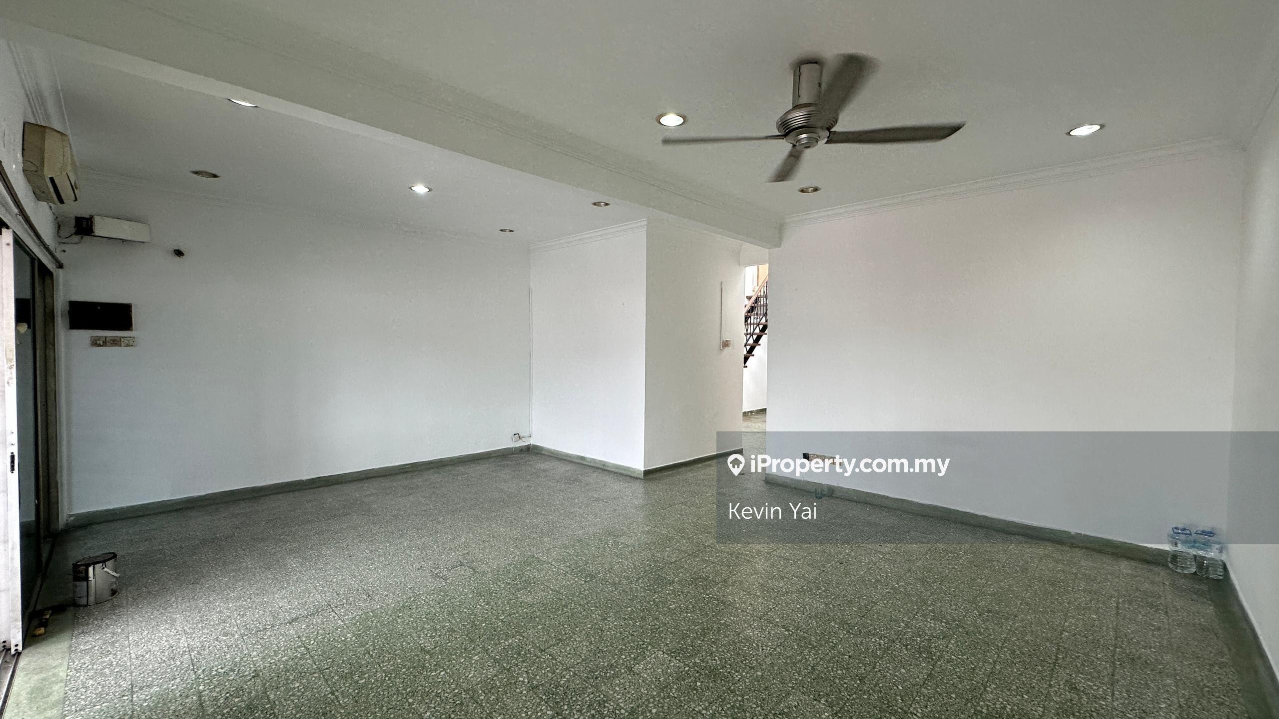 Well kept basic unit ideal for renovations