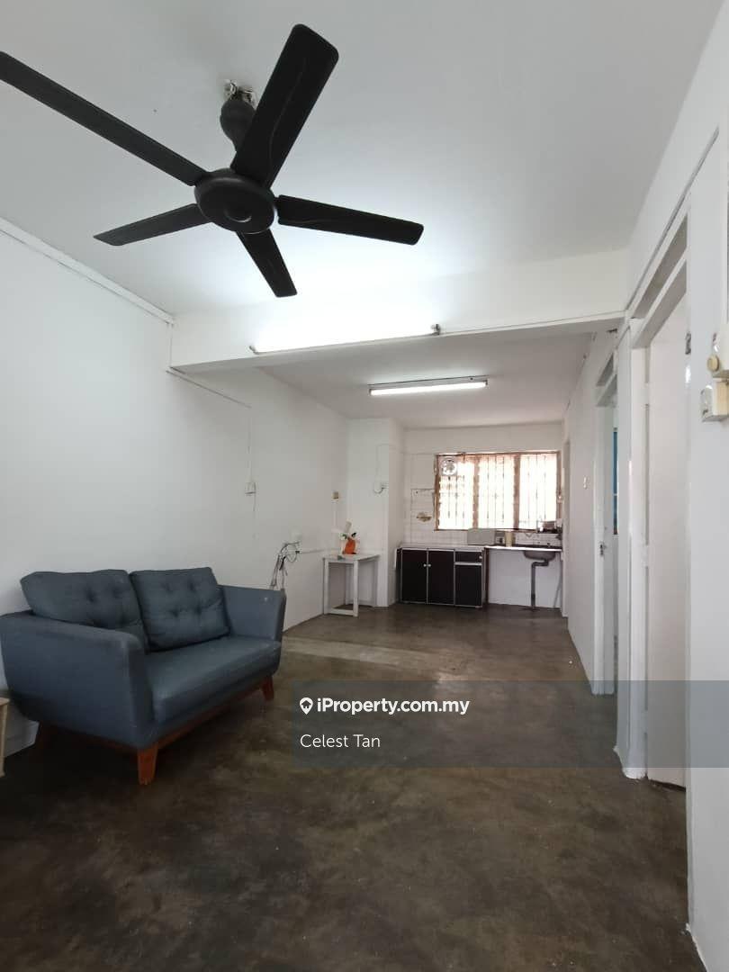 Flat Taman Tun Ungku Aminah 495sqft