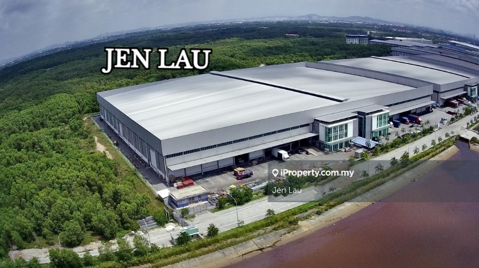 Multiple Loading Bays, 50ksf Semi-Detached Warehouse Factory for Rent 