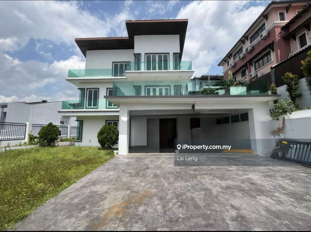 3.5 storey bungalow for sale at setiakasih Damansara heights 