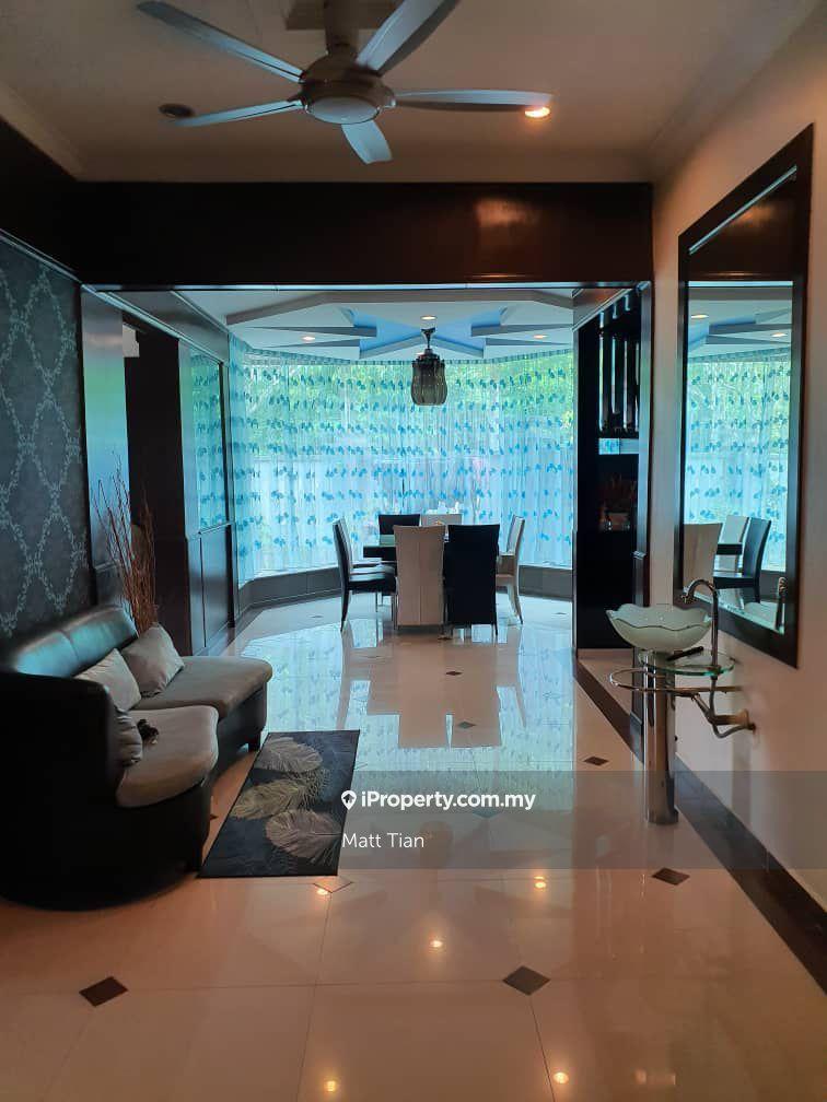 Hilltop corner house, 24 hours security. full renovated, laman oakleaf