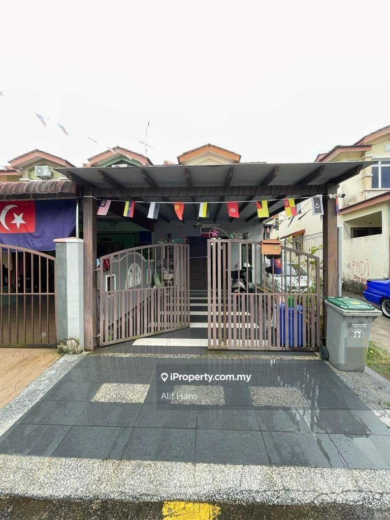 End lot Double Storey Terrace House Reno with Approval
