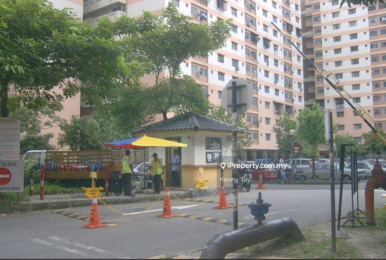 Gated and guarded, near shop and mrt