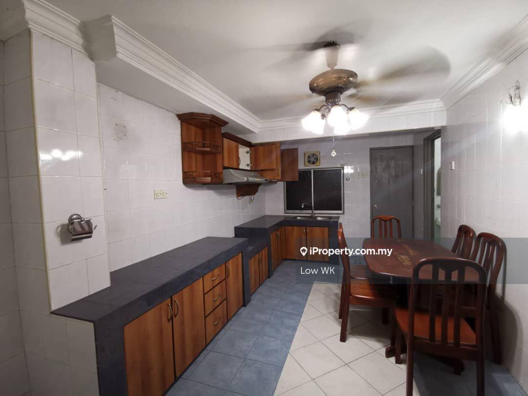 Freehold Renovated Well Maintained 3 Storey Endlot Without Land