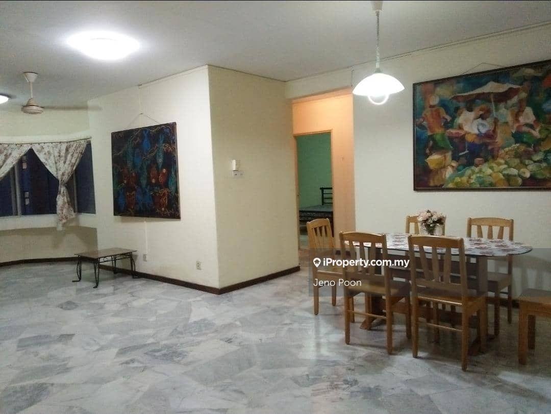 Mid floor & prime location