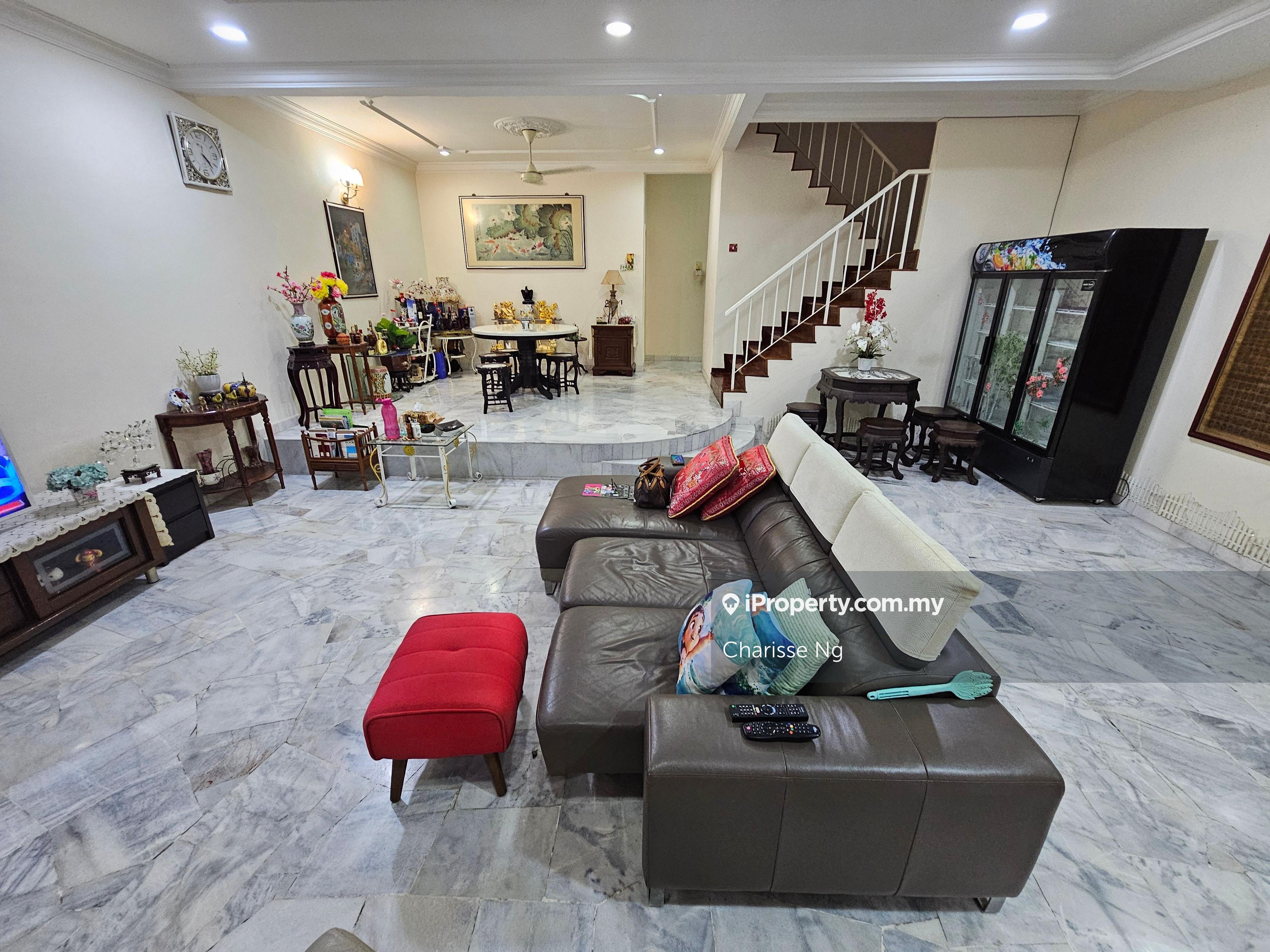 2 Storey Superlink House Kitchen Extended with Renovated & Guarded