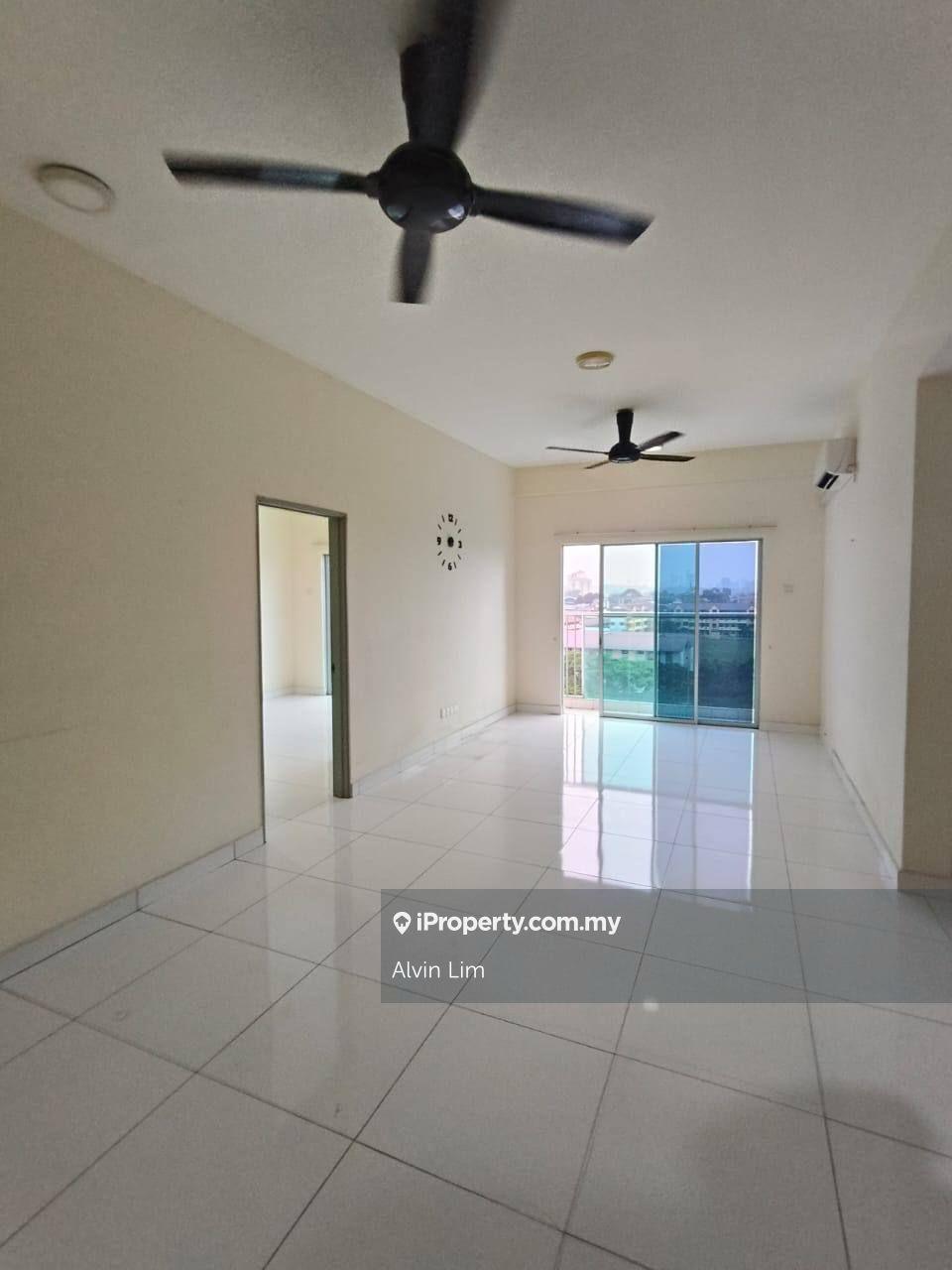 Twin Residence /Tampoi/ 4bed 2bath/ Good Condition/ Cheapest