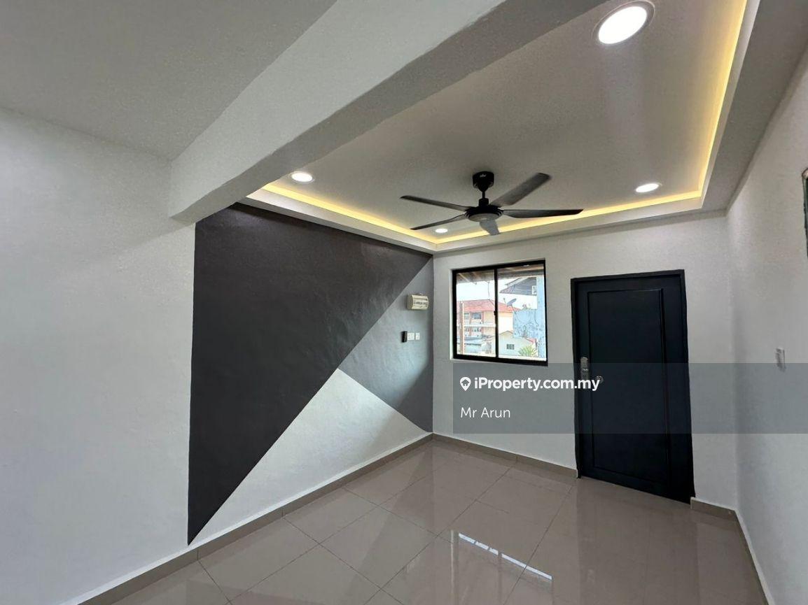 Tun aminah flat level 4 renovated near second link and ciq