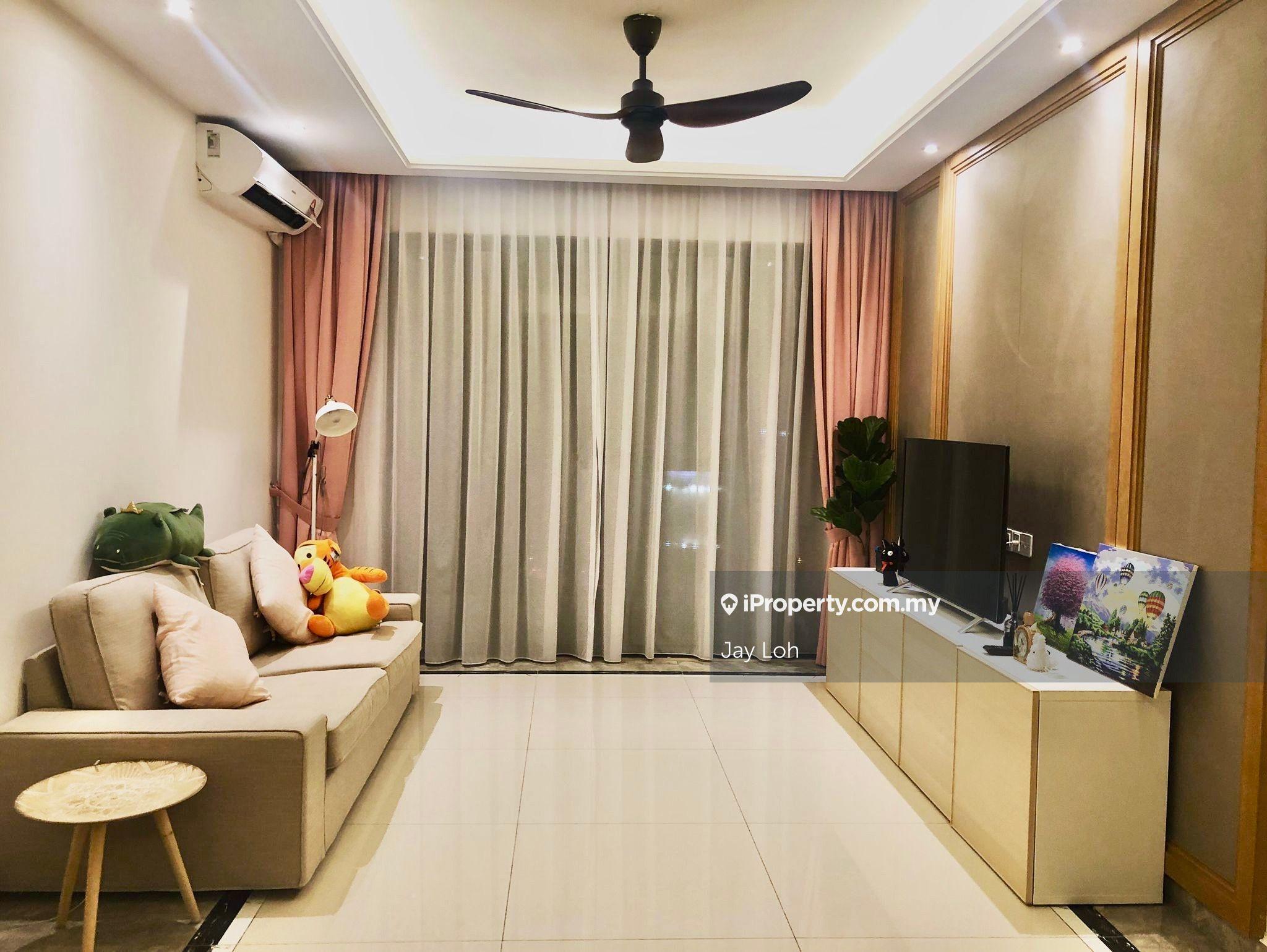 Walking Distance to Ciq - Free one Car Park, Fully Furnished