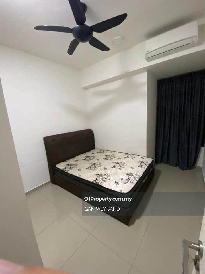 Nidoz Master room Fully Furnished king size Bed for Rent. Include wifi