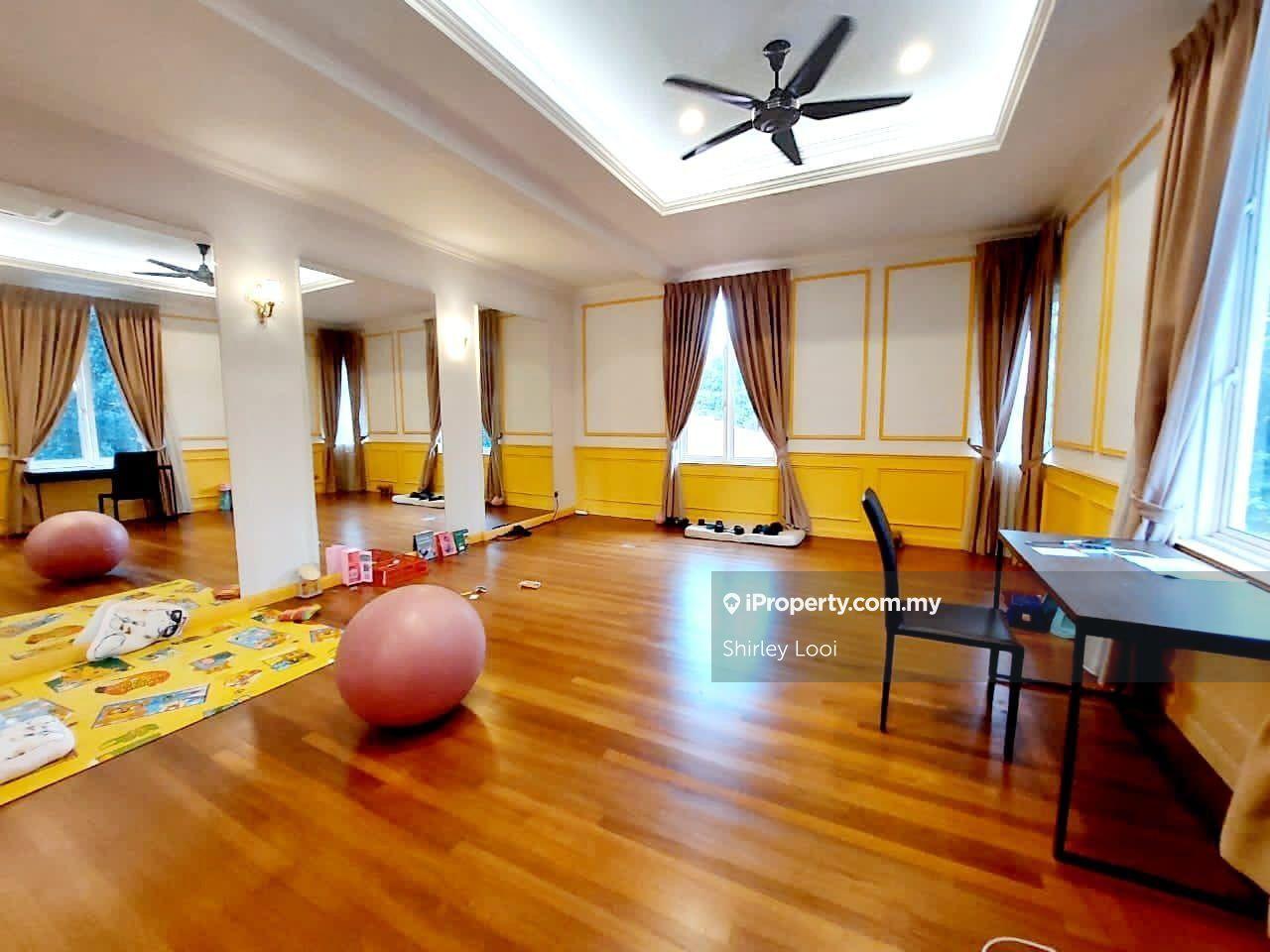 Istana Putih in Kubah Residence 
