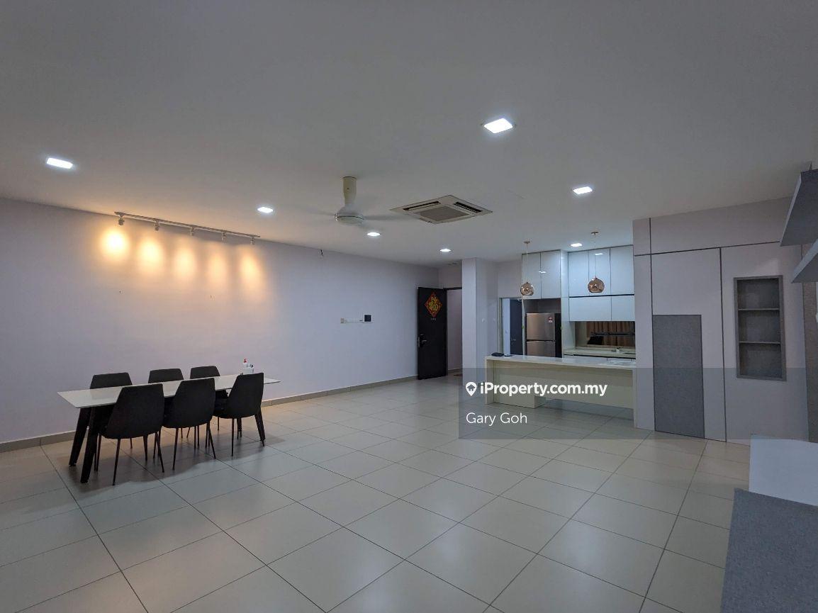 High Floor Corner unit, Renovated wet kitchen