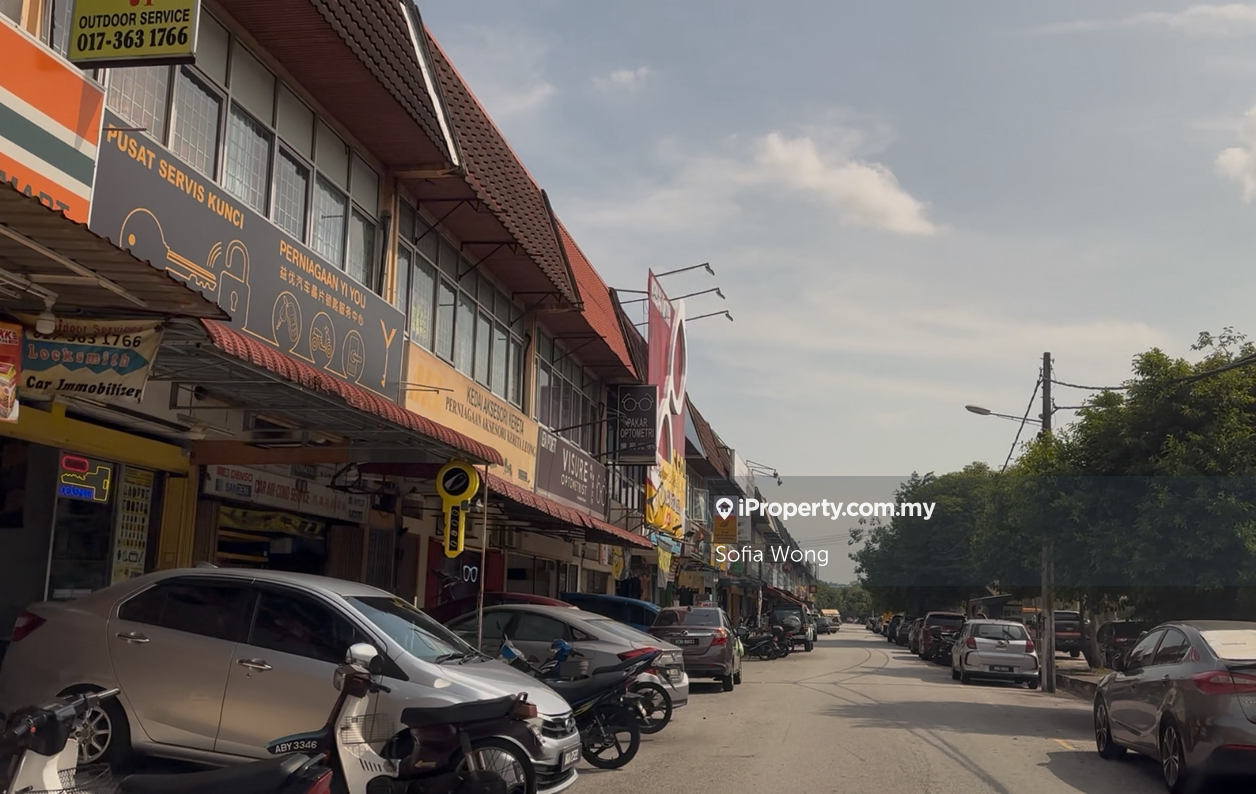 Tmn Sri Serdang frontage double storey shop