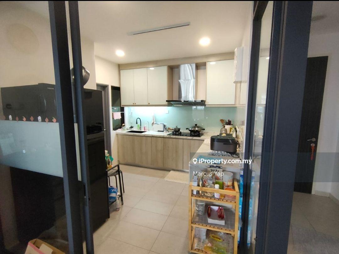 Fully renovated unit sell below market price