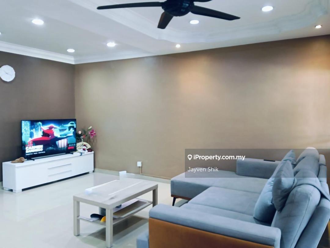 Freehold 2 Storey Terrace house For Sale 22x75