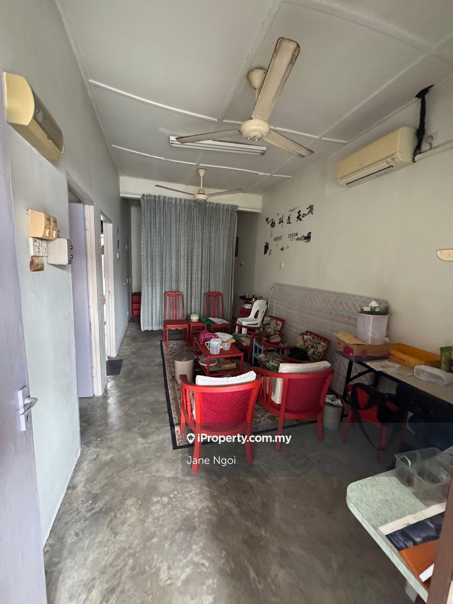 Taman Bukit Jaya Ulu Tiram / Single Storey Low Cost House