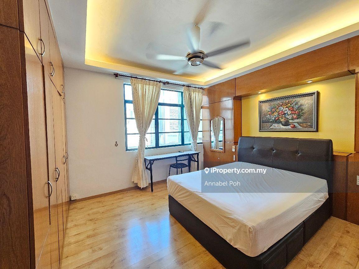 Corinthian 3 Room for Rent