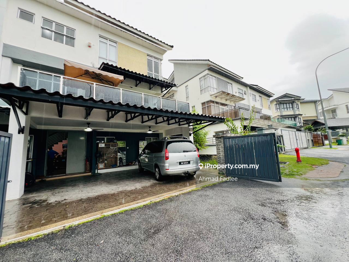 Spacious 2.5 Storey Semi D Saujana Villa Kajang