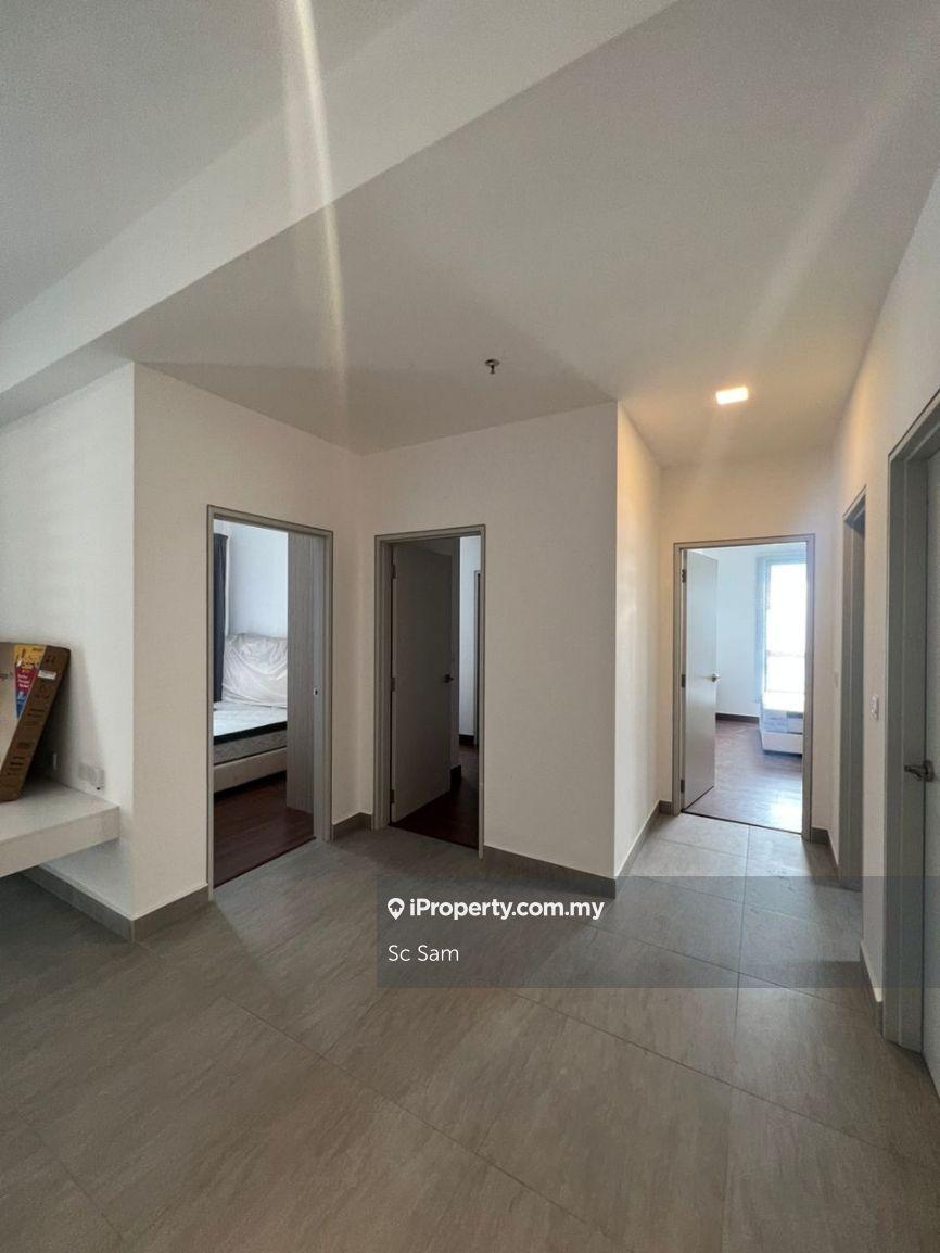 Fully furnished 3 rooms with full facilities and short walk to Mall 
