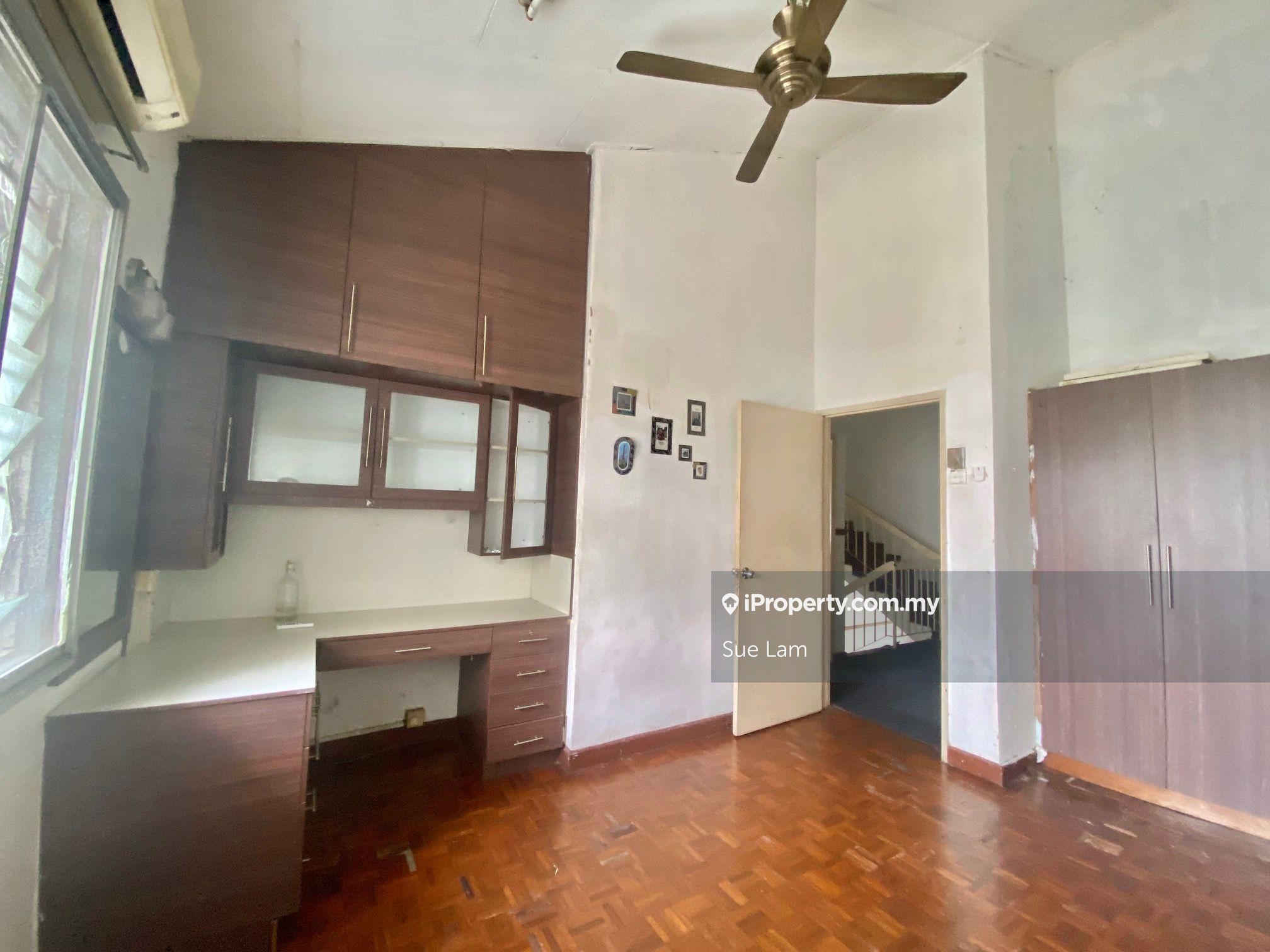 Quiet Location yet easy access to Amenities