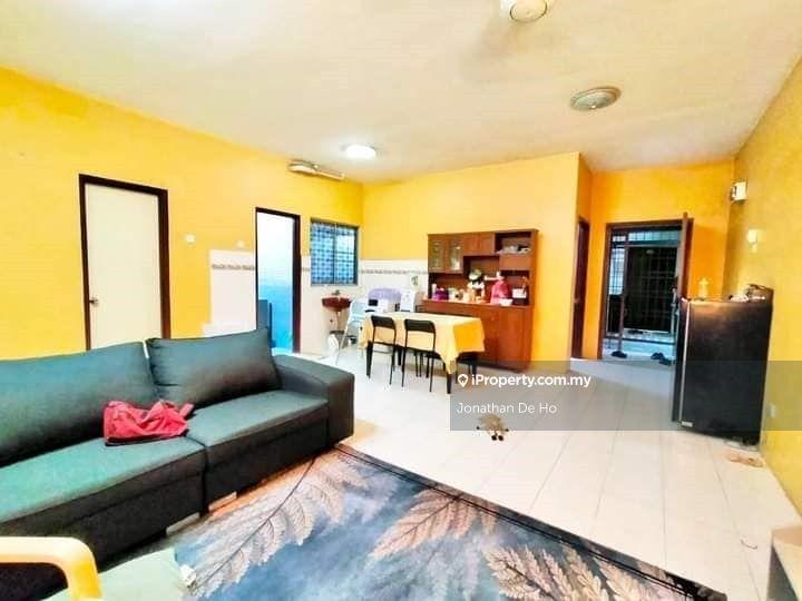 Nicely Renovated 3 Rooms unit for sale