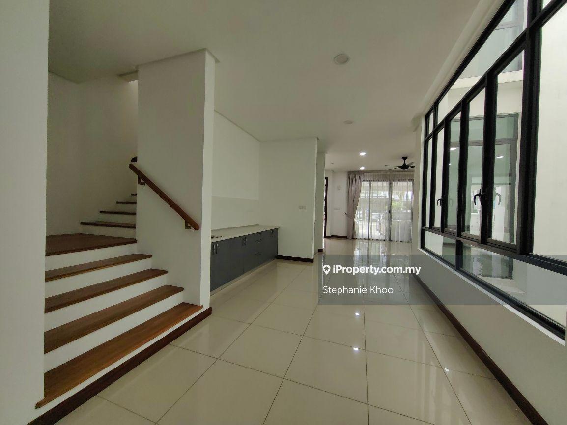 Below Market Sunway Montana 3 storey Courtyard Private Club house