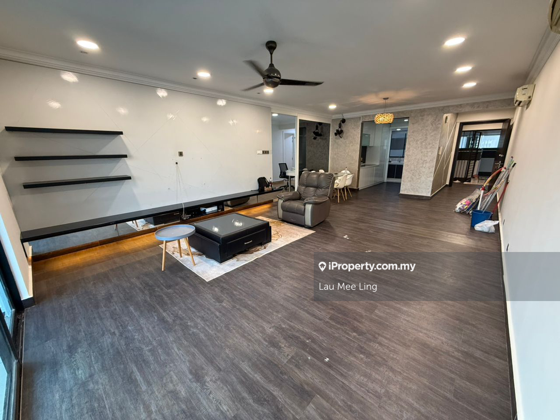 Luxury n exclusive condo near mid valley