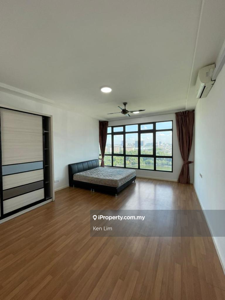 Master bedroom for rent