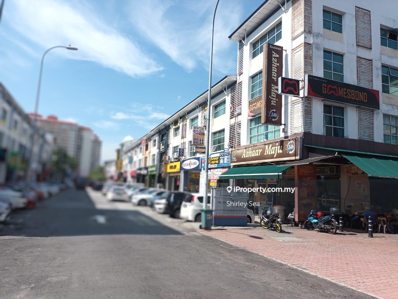 3 storey shop @ Dataran Dwitasik Bandar Sri Permaisuri Rm2.55mil