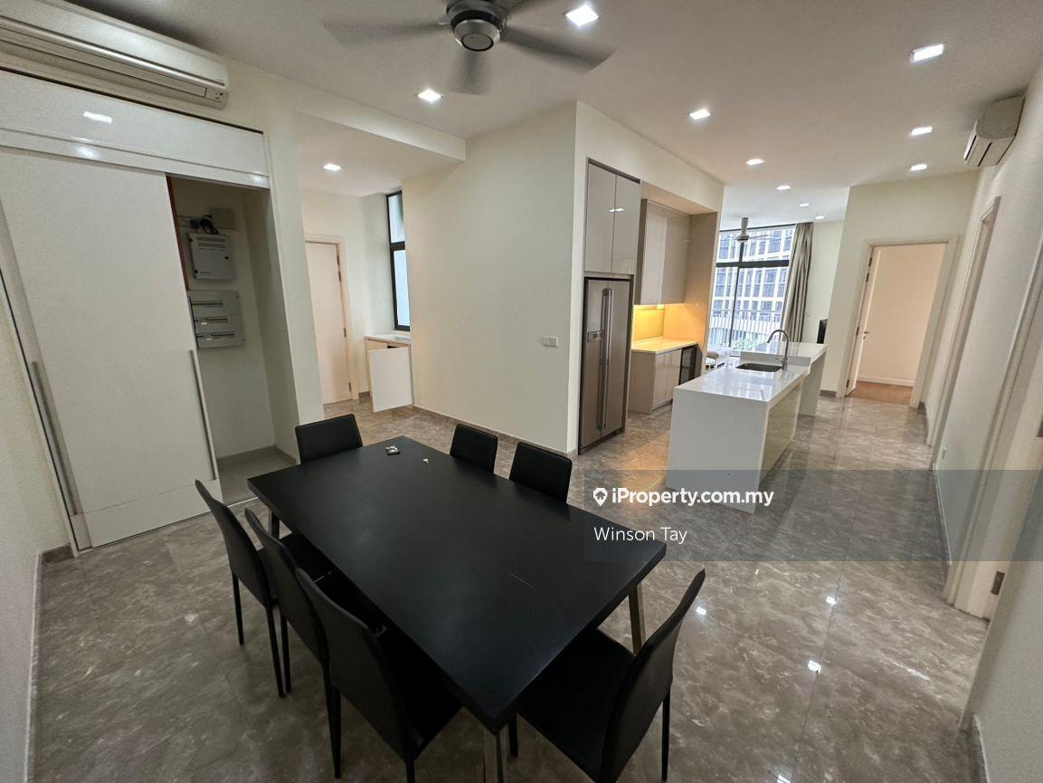 Corner unit, Fully Furnished, 2 carparks