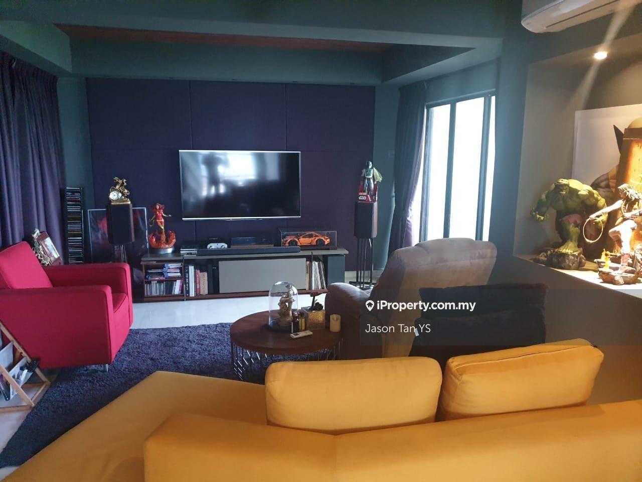 Spacious Living in a Mature Neighbourhood