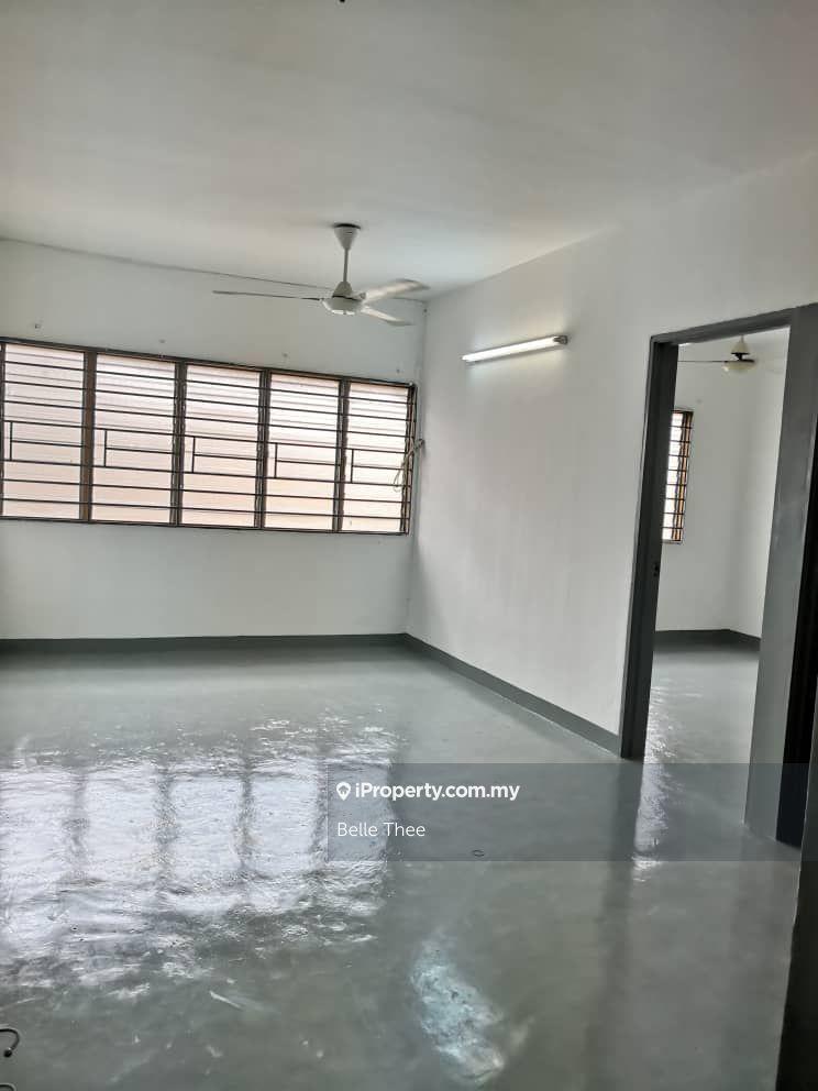 Low Level Flat (with lift) for Sale - Taman Serdang Perdana