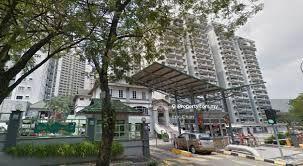 Vista komanwel condominium 1400sqft renovated furnished corner unit