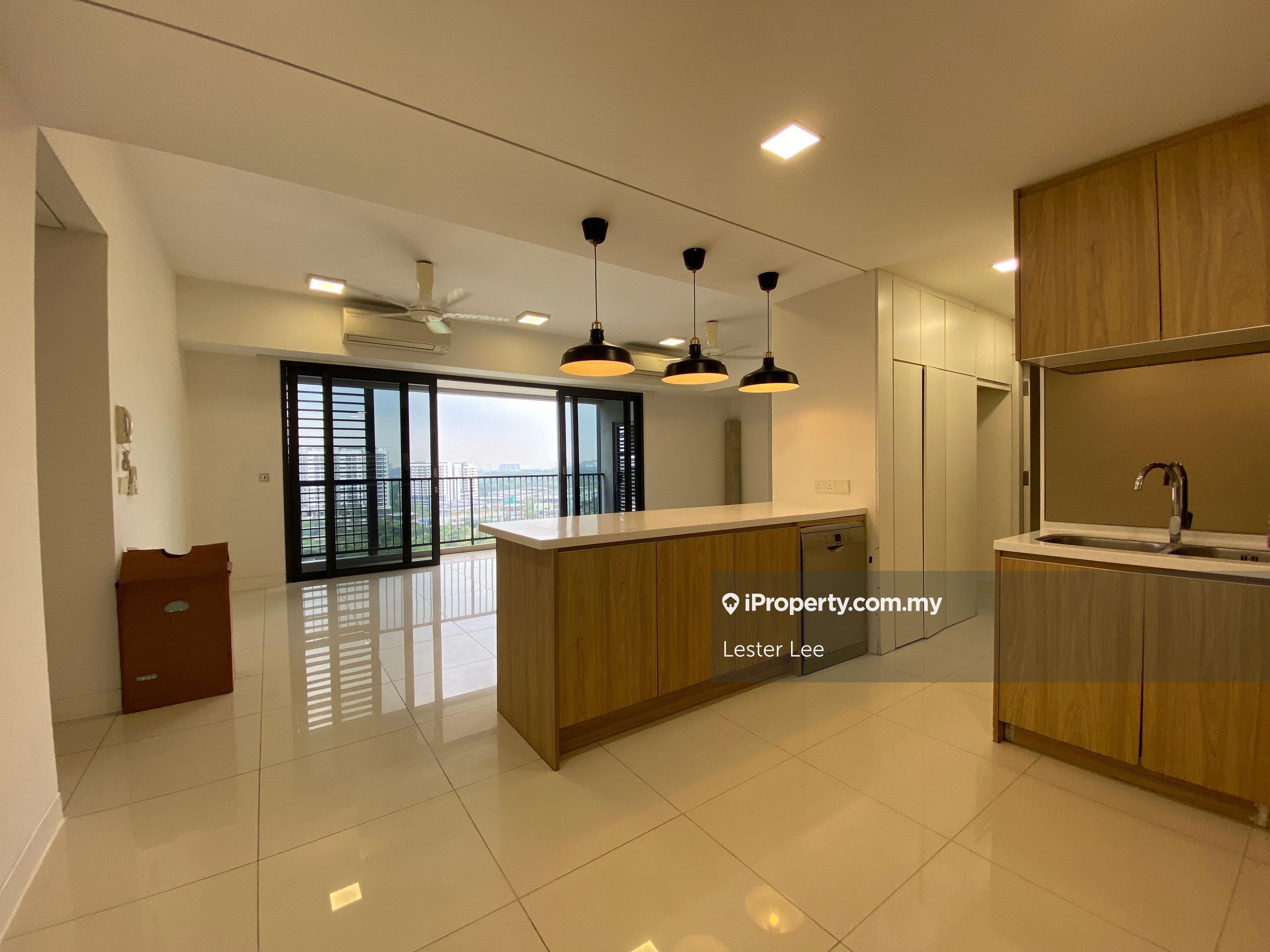 Very spacious 3 bedroom with 2 balconies